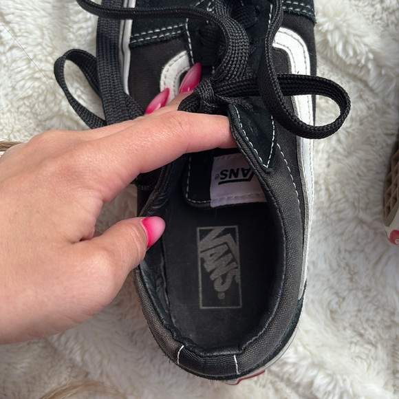 Vans Old Skool Black White Sneakers | Classic Low Tops | Worn Condition Youth 4 - Picture 4 of 9